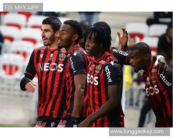 足球10号位的魅力与责任解析:如何成为场上的灵魂指挥官